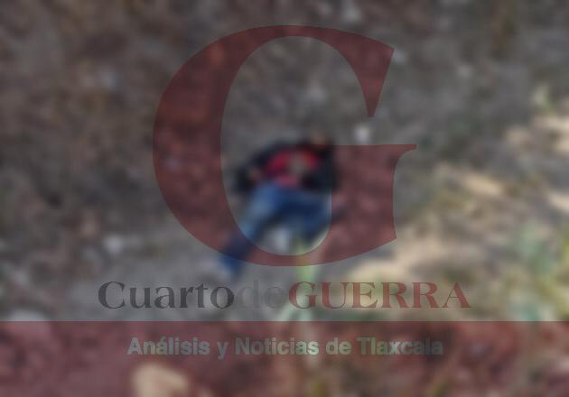 Hallan a dos hombres sin vida al fondo de barrancos, en Papalotla; uno fue degollado